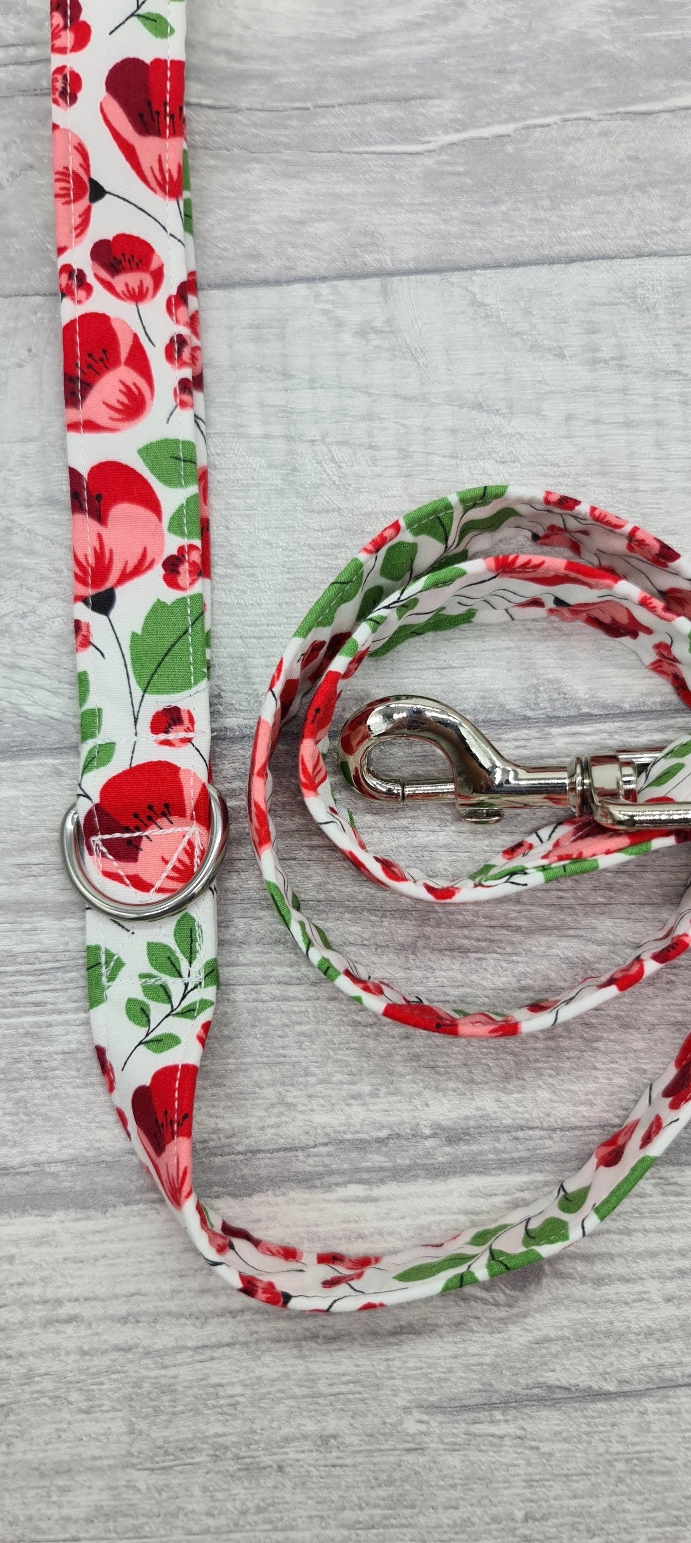 Bright and beautiful Poppy print dog lead with d ring