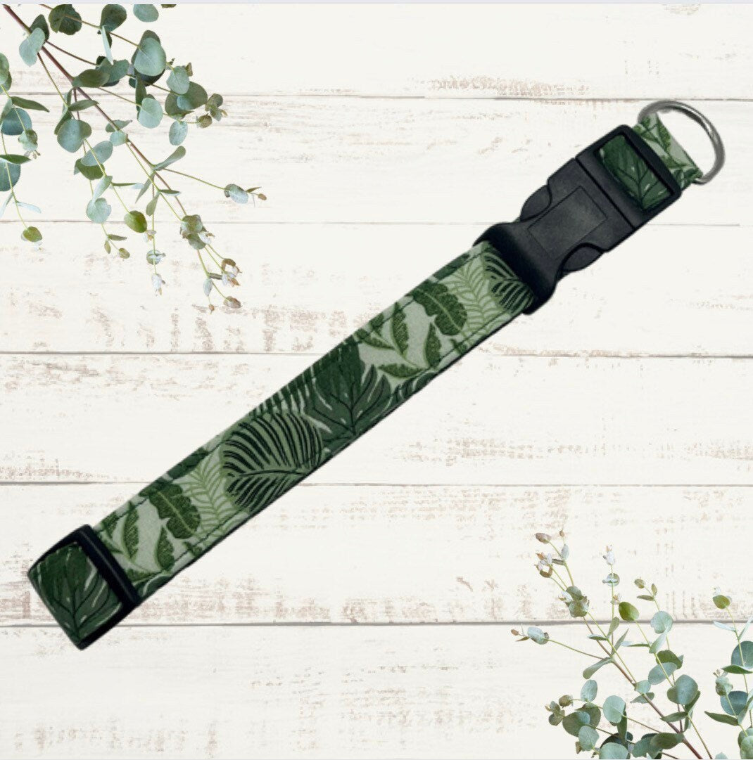Jungle leaves print adjustable dog collar