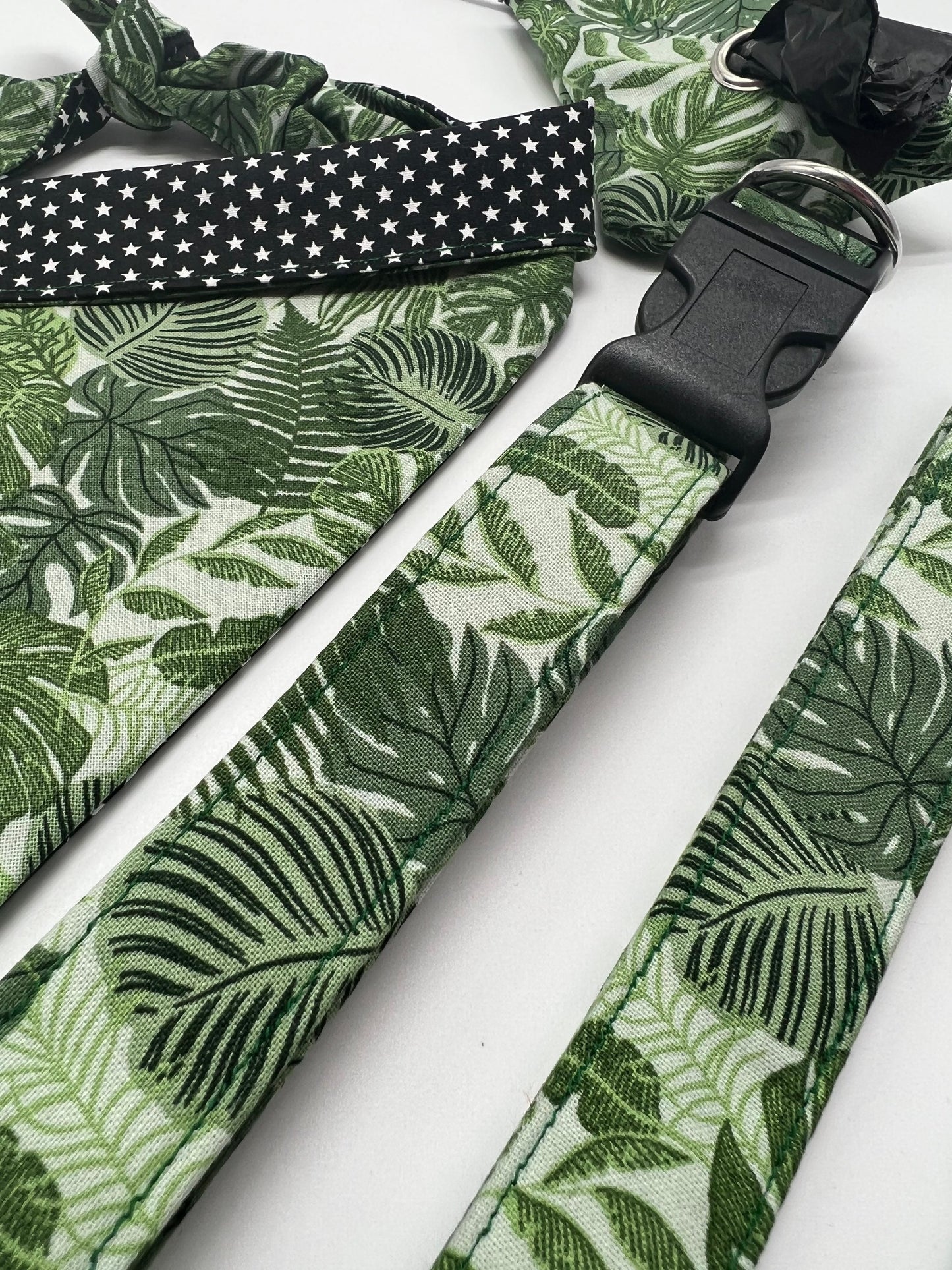 Jungle leaves print dog lead with d ring